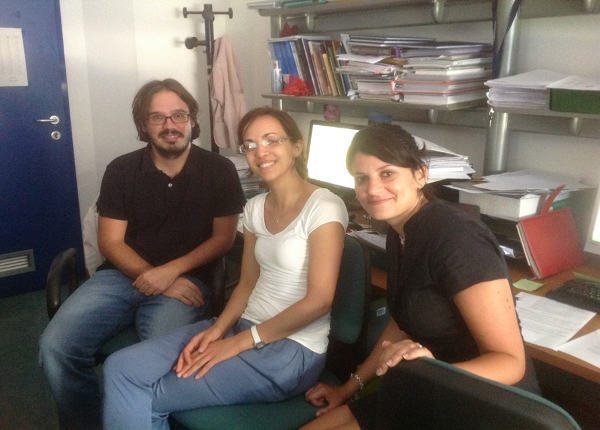 Simone, Chiara, Alessandra in lab. Summer 2014, Padova
